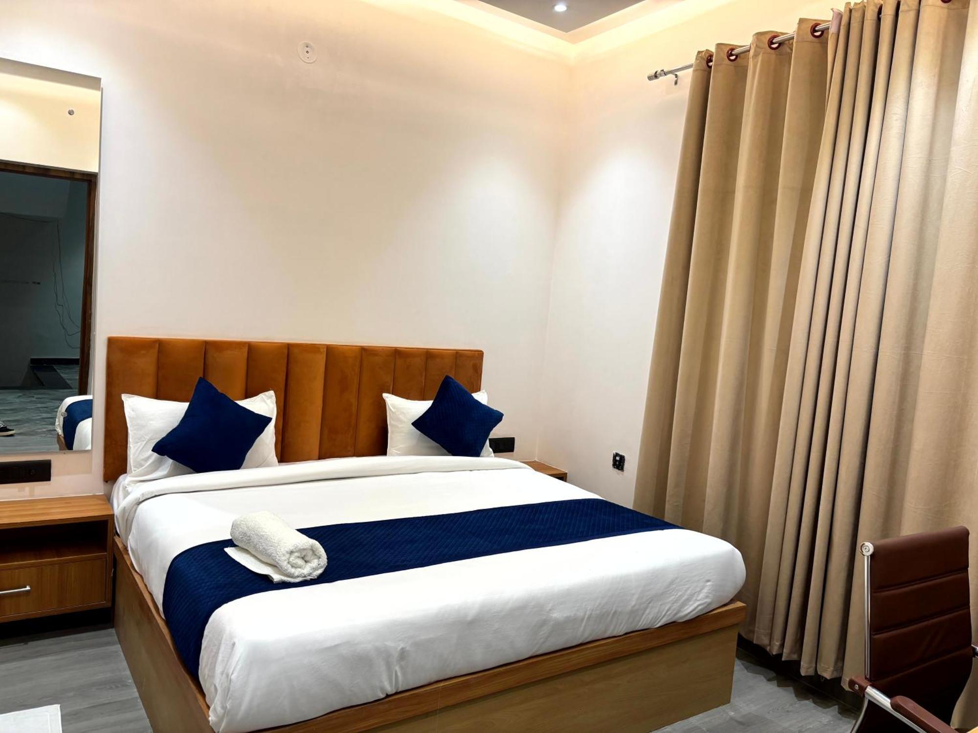 Hotel Taj Way By Jyoti Villa อัครา ภายนอก รูปภาพ