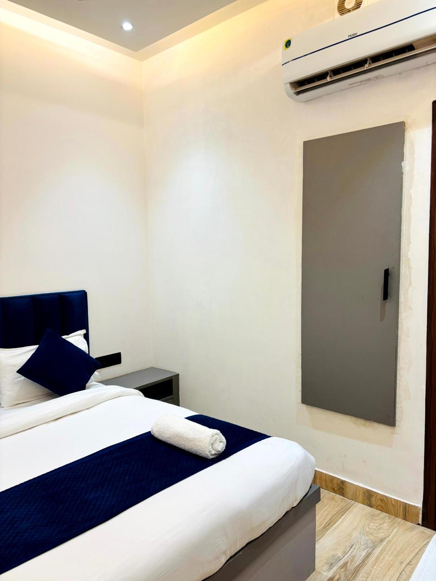 Hotel Taj Way By Jyoti Villa อัครา ภายนอก รูปภาพ