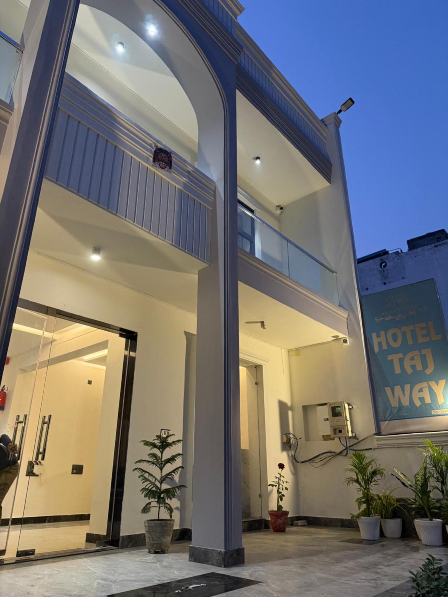 Hotel Taj Way By Jyoti Villa อัครา ภายนอก รูปภาพ