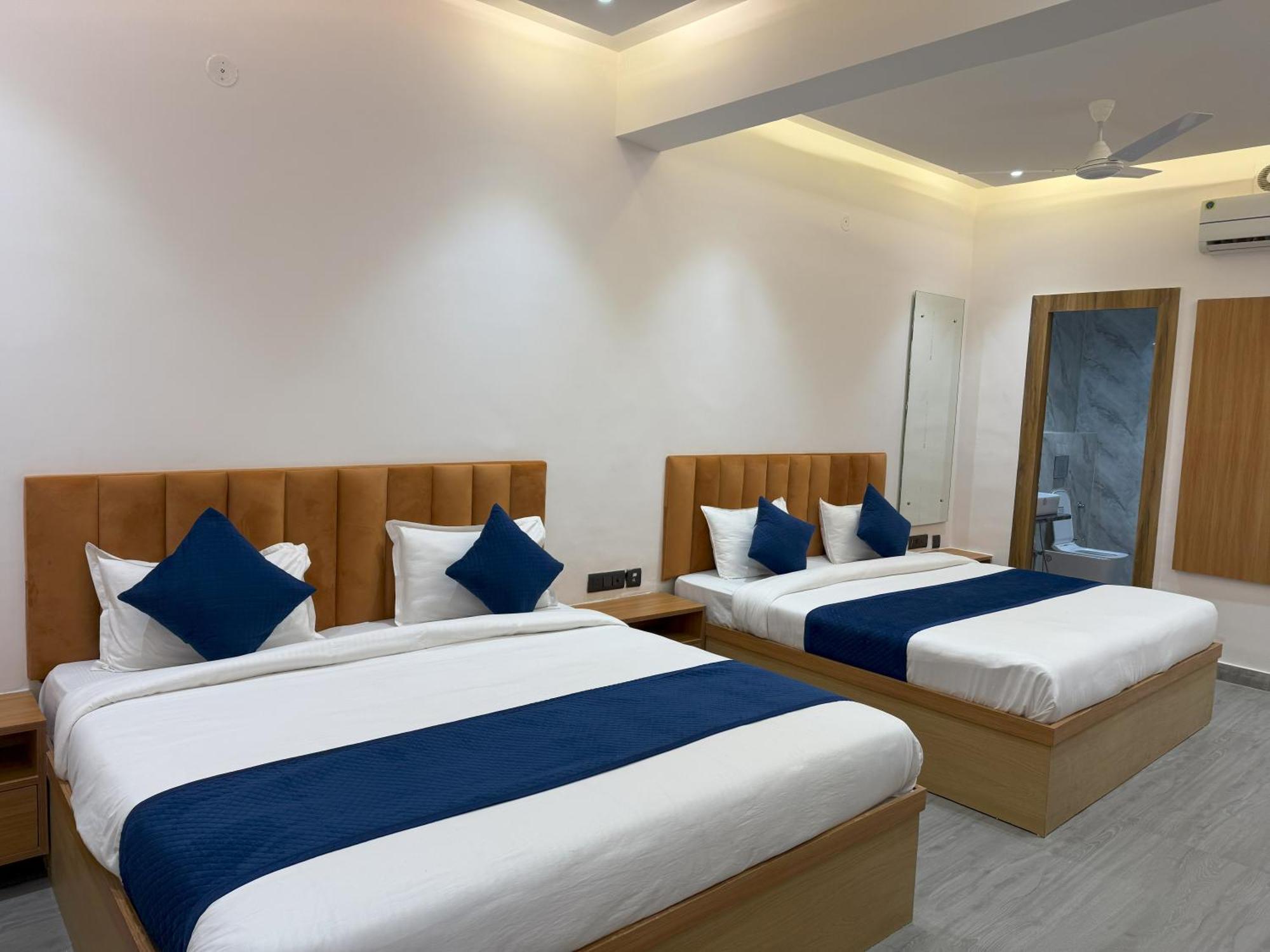 Hotel Taj Way By Jyoti Villa อัครา ภายนอก รูปภาพ