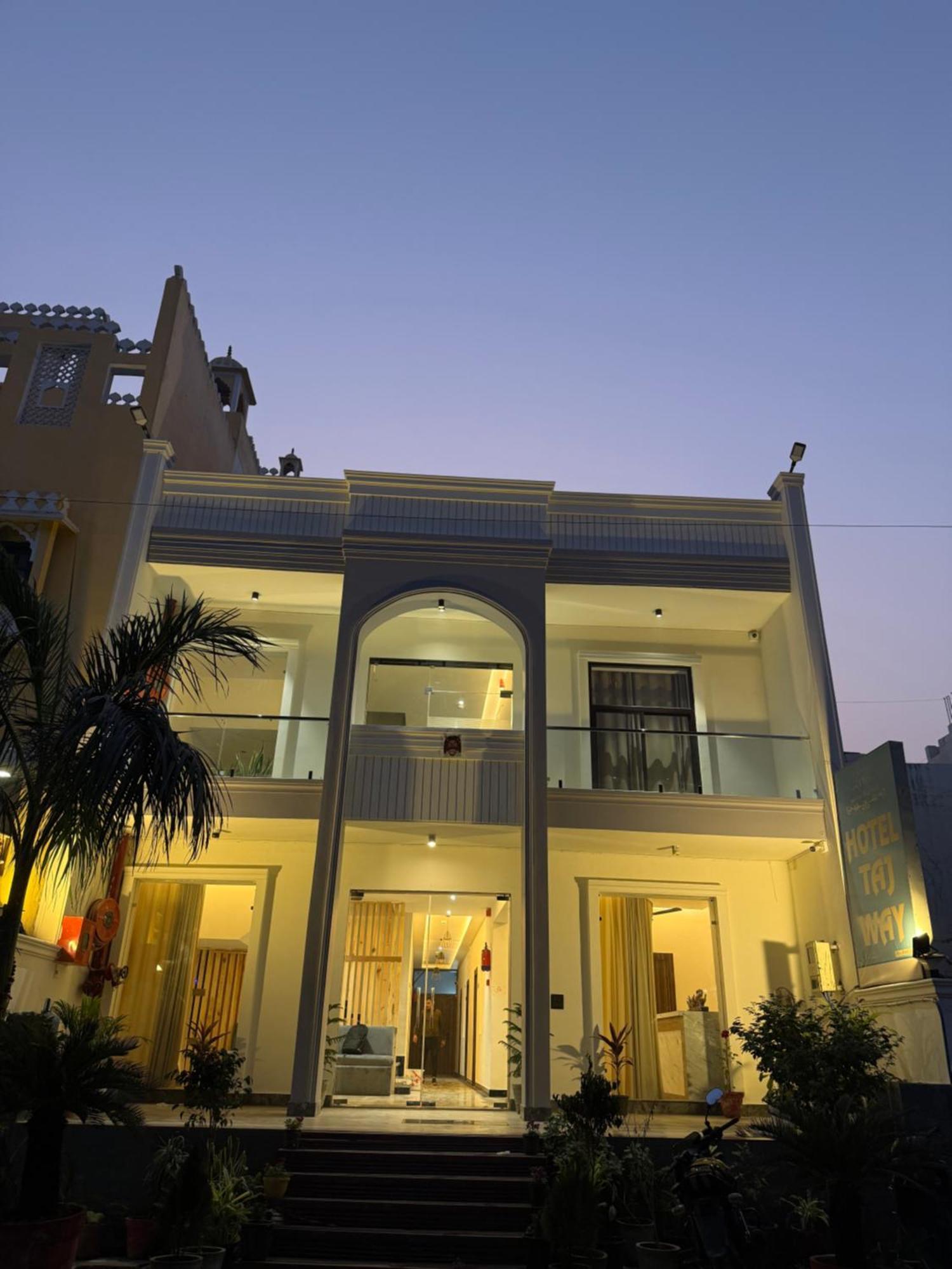 Hotel Taj Way By Jyoti Villa อัครา ภายนอก รูปภาพ