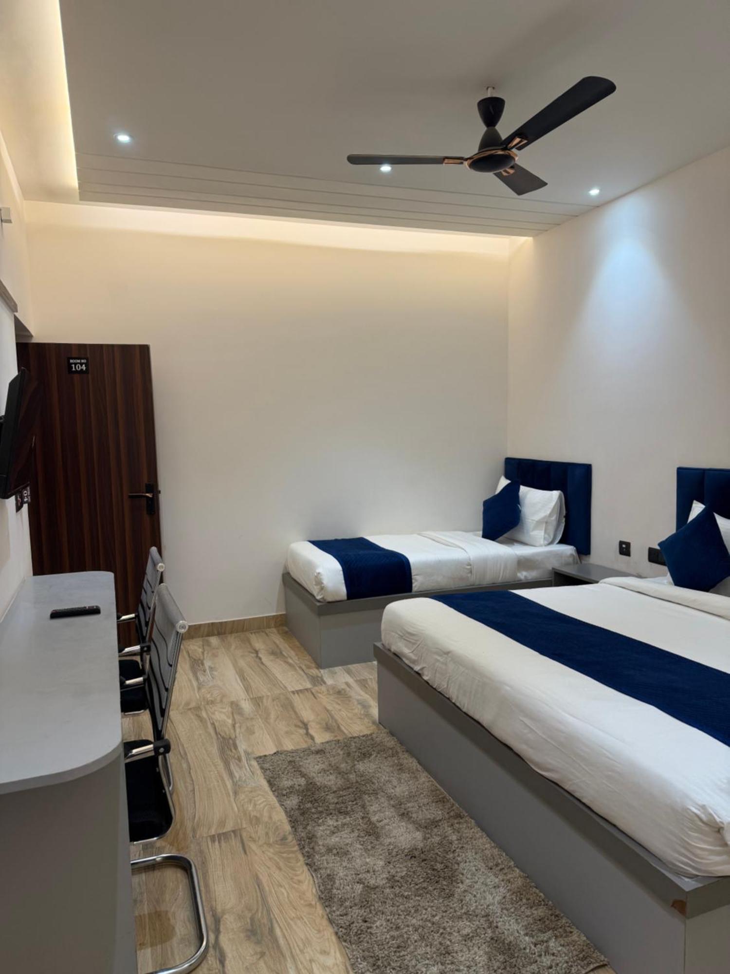 Hotel Taj Way By Jyoti Villa อัครา ภายนอก รูปภาพ